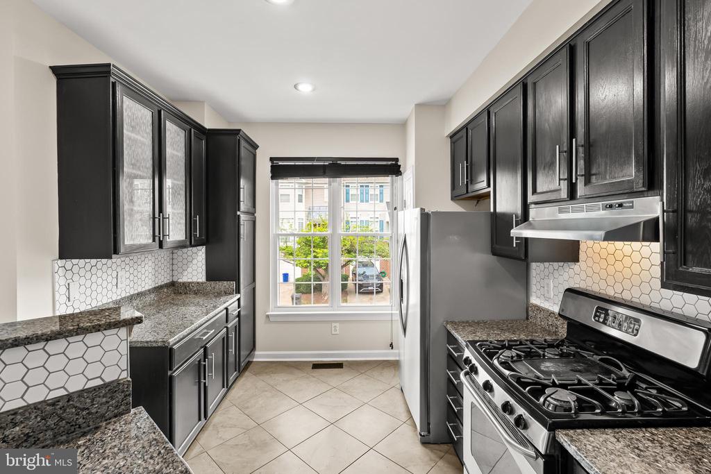 47690 WOOLCOTT SQUARE