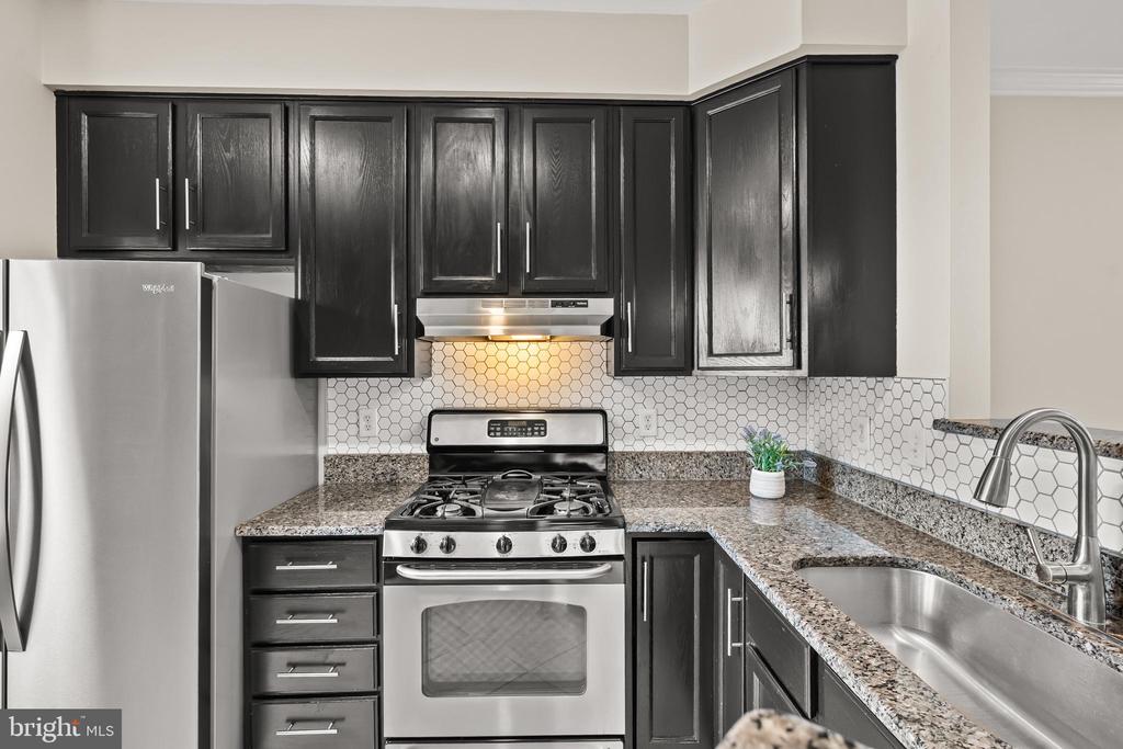47690 WOOLCOTT SQUARE