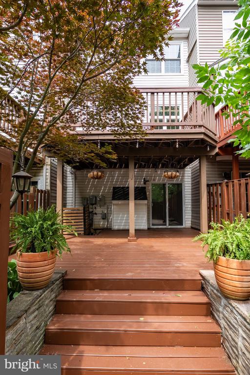 47690 WOOLCOTT SQUARE