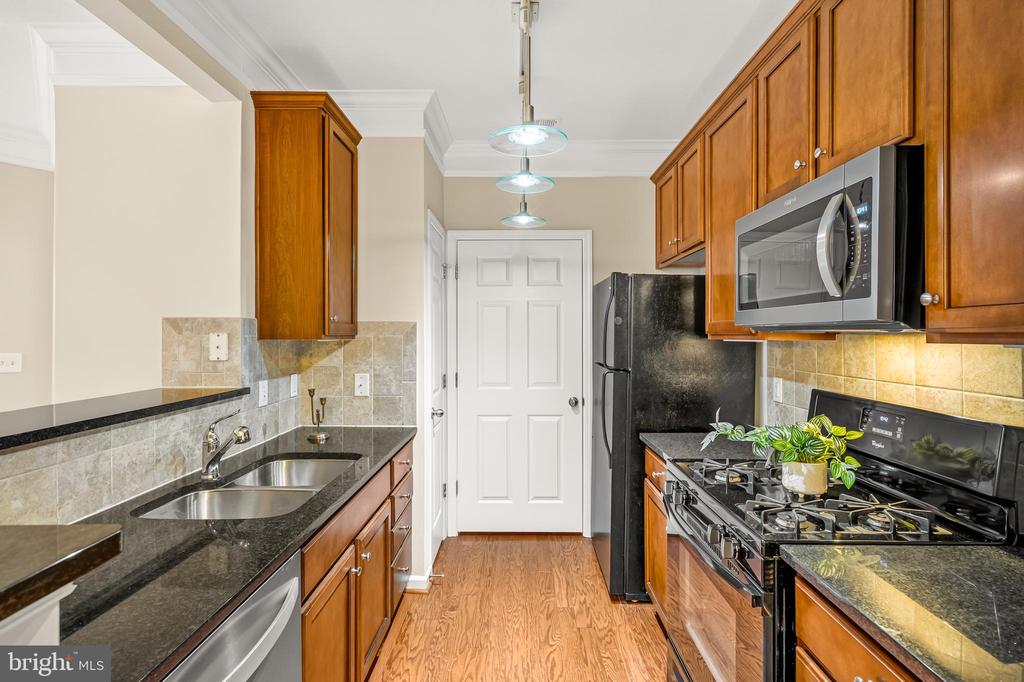 514 SUNSET VIEW Unit: 207