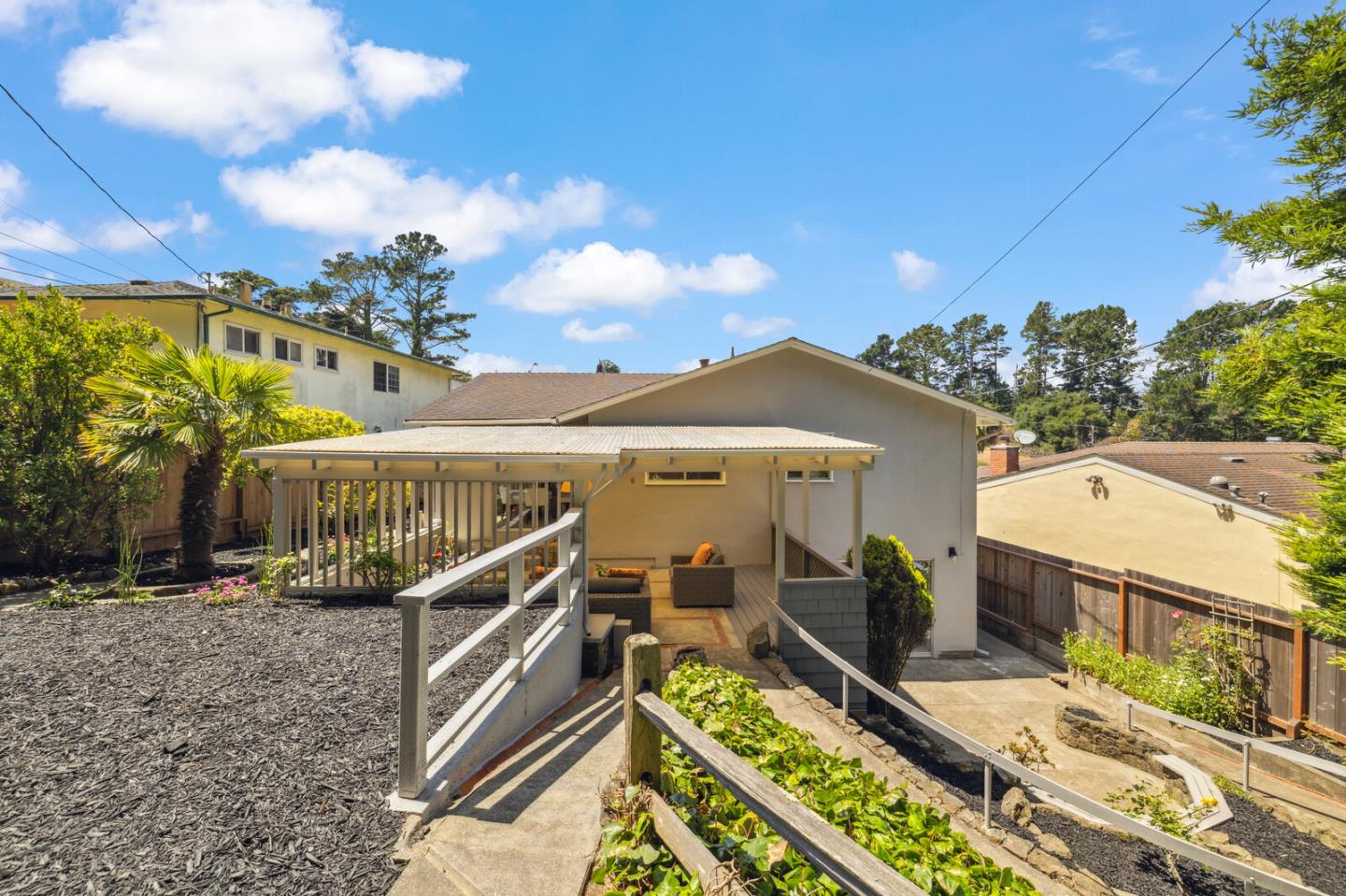 2431 Eucalyptus WAY