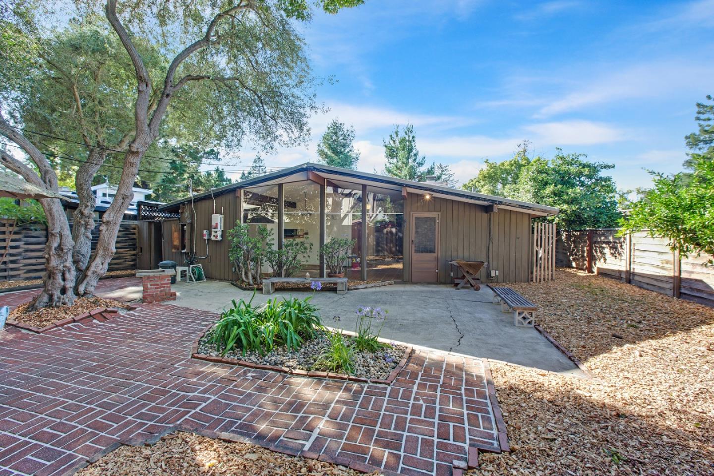 441 Carolina LN