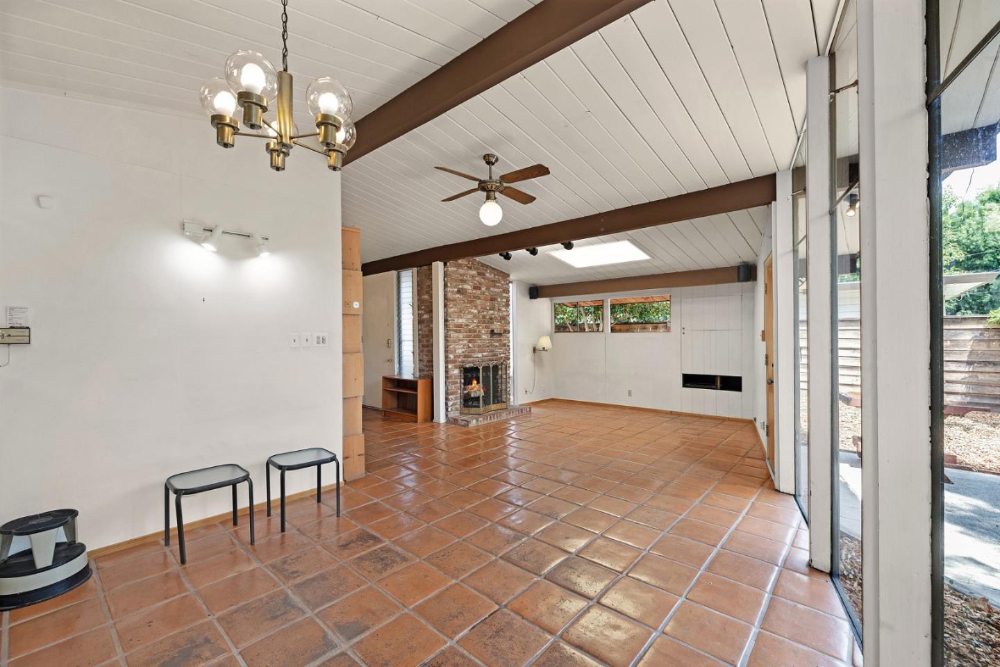 441 Carolina LN