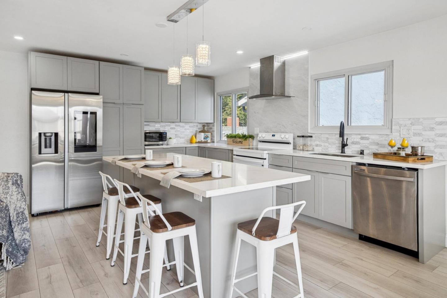 556 Verducci DR