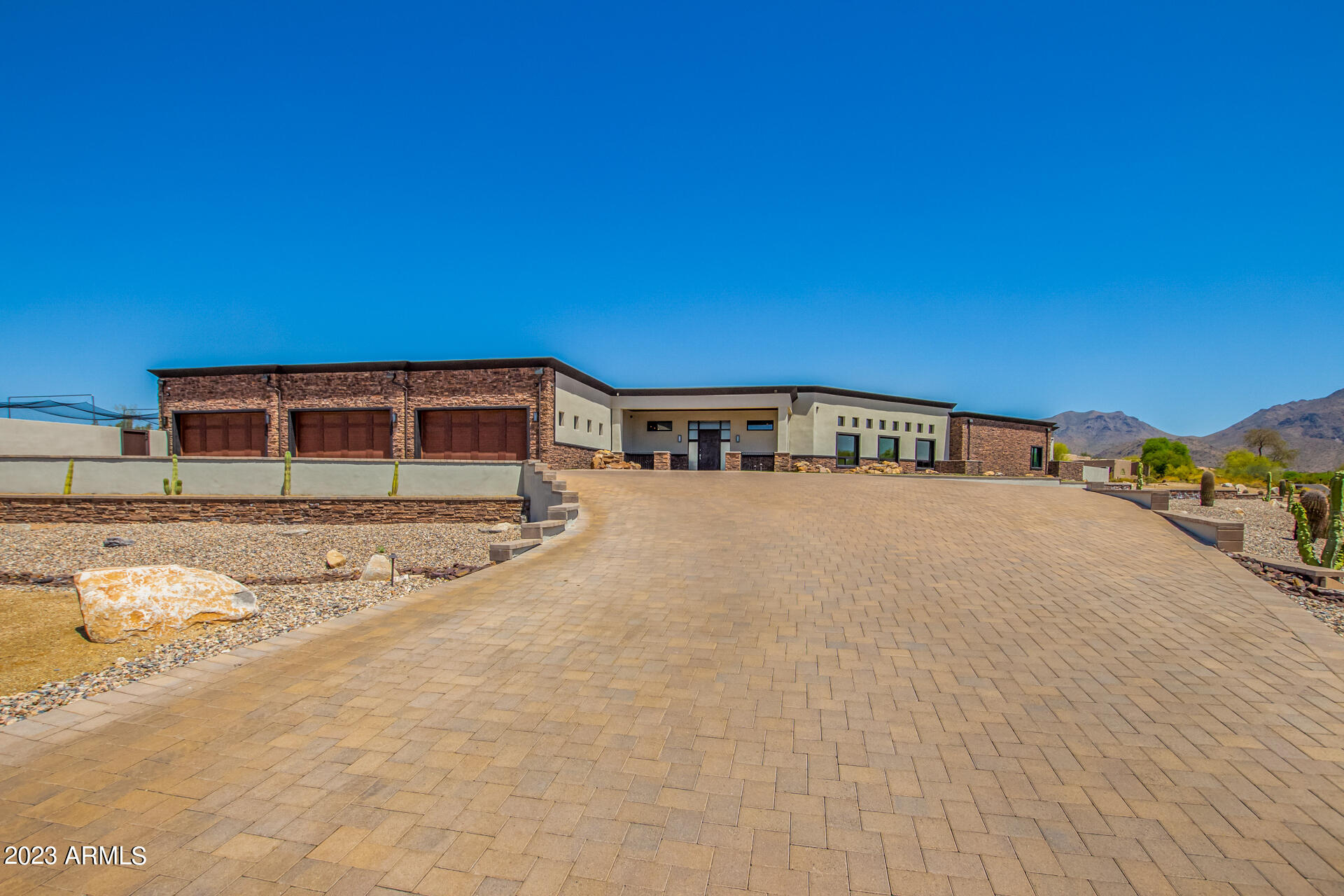 9202 E DIAMOND RIM Drive