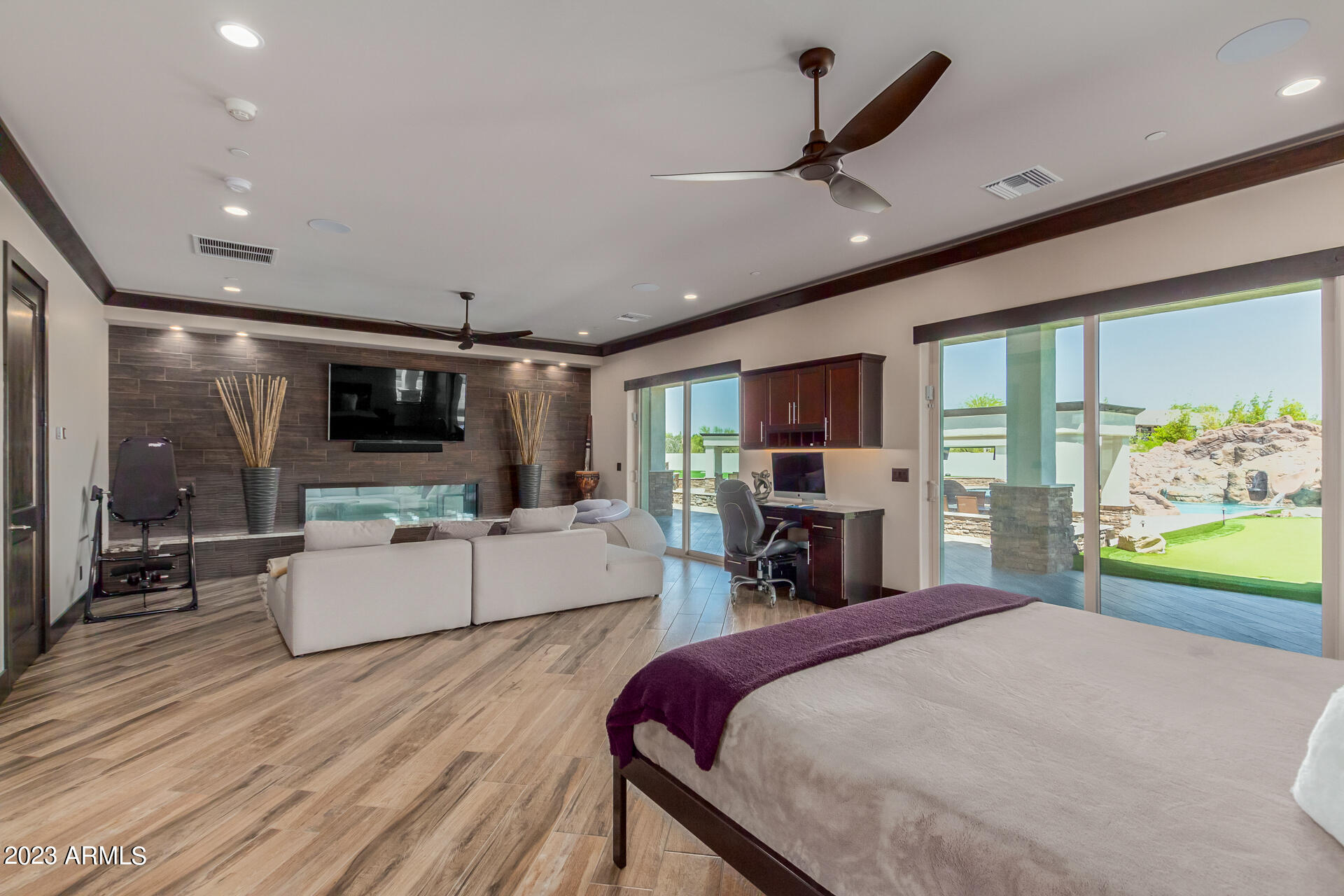 9202 E DIAMOND RIM Drive