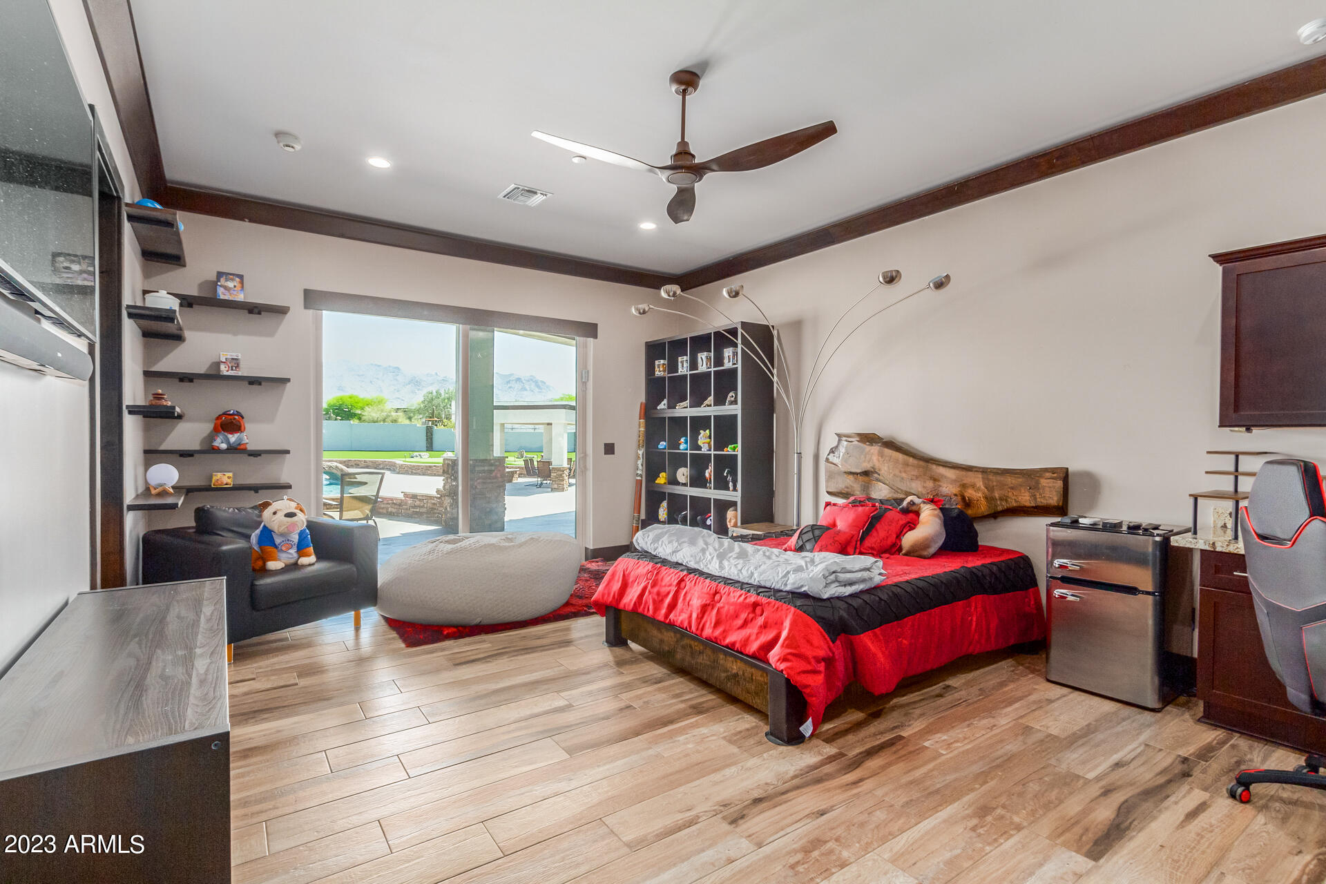 9202 E DIAMOND RIM Drive