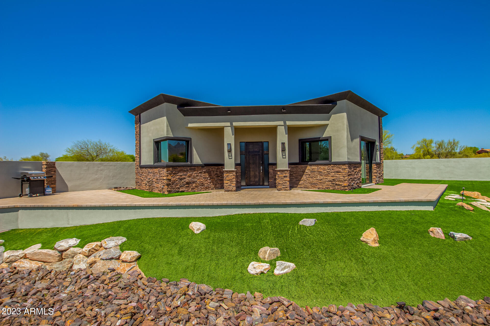 9202 E DIAMOND RIM Drive