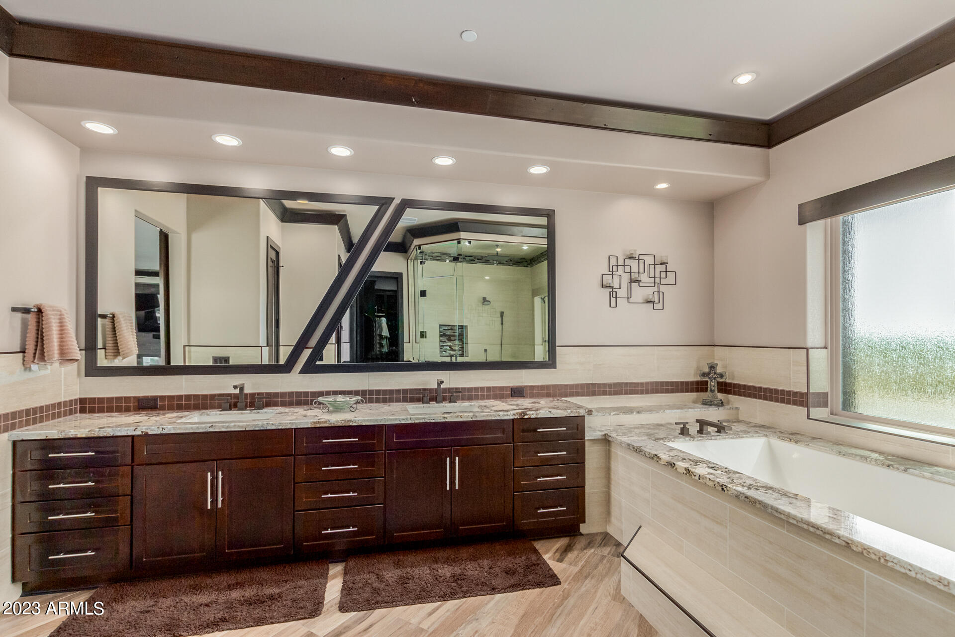 9202 E DIAMOND RIM Drive