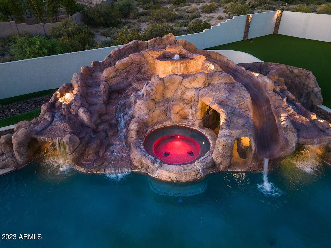 9202 E DIAMOND RIM Drive