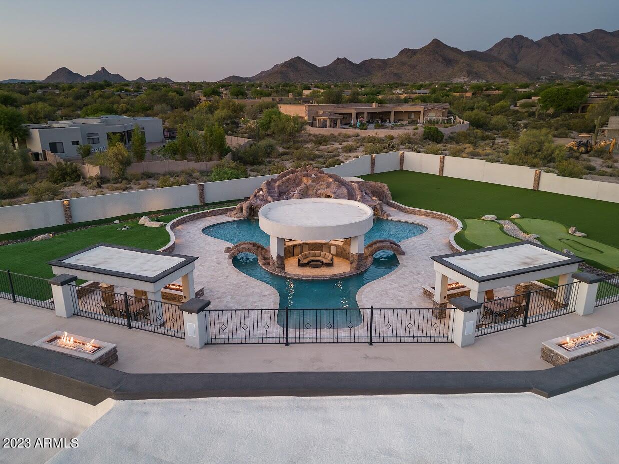 9202 E DIAMOND RIM Drive