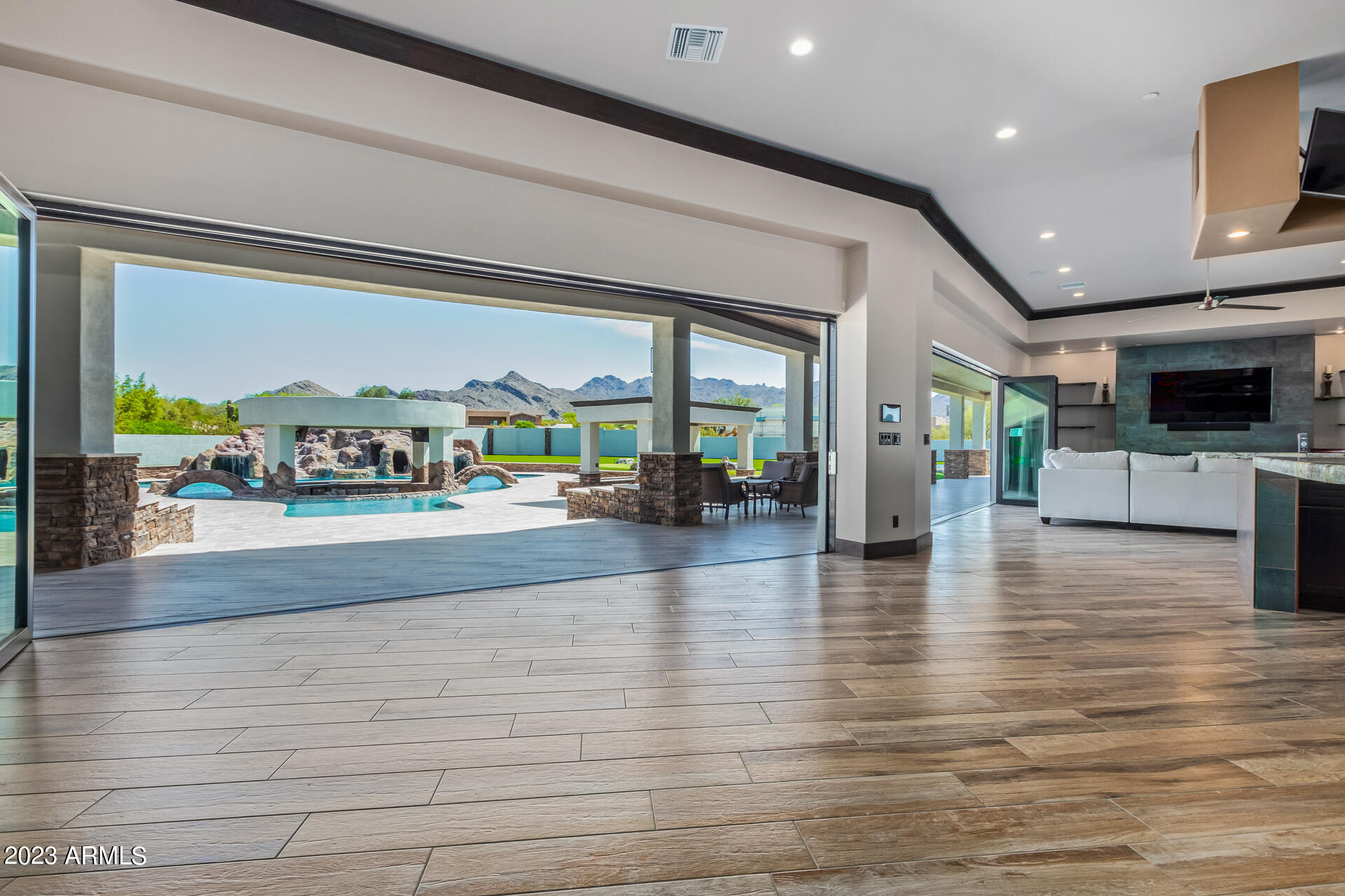 9202 E DIAMOND RIM Drive