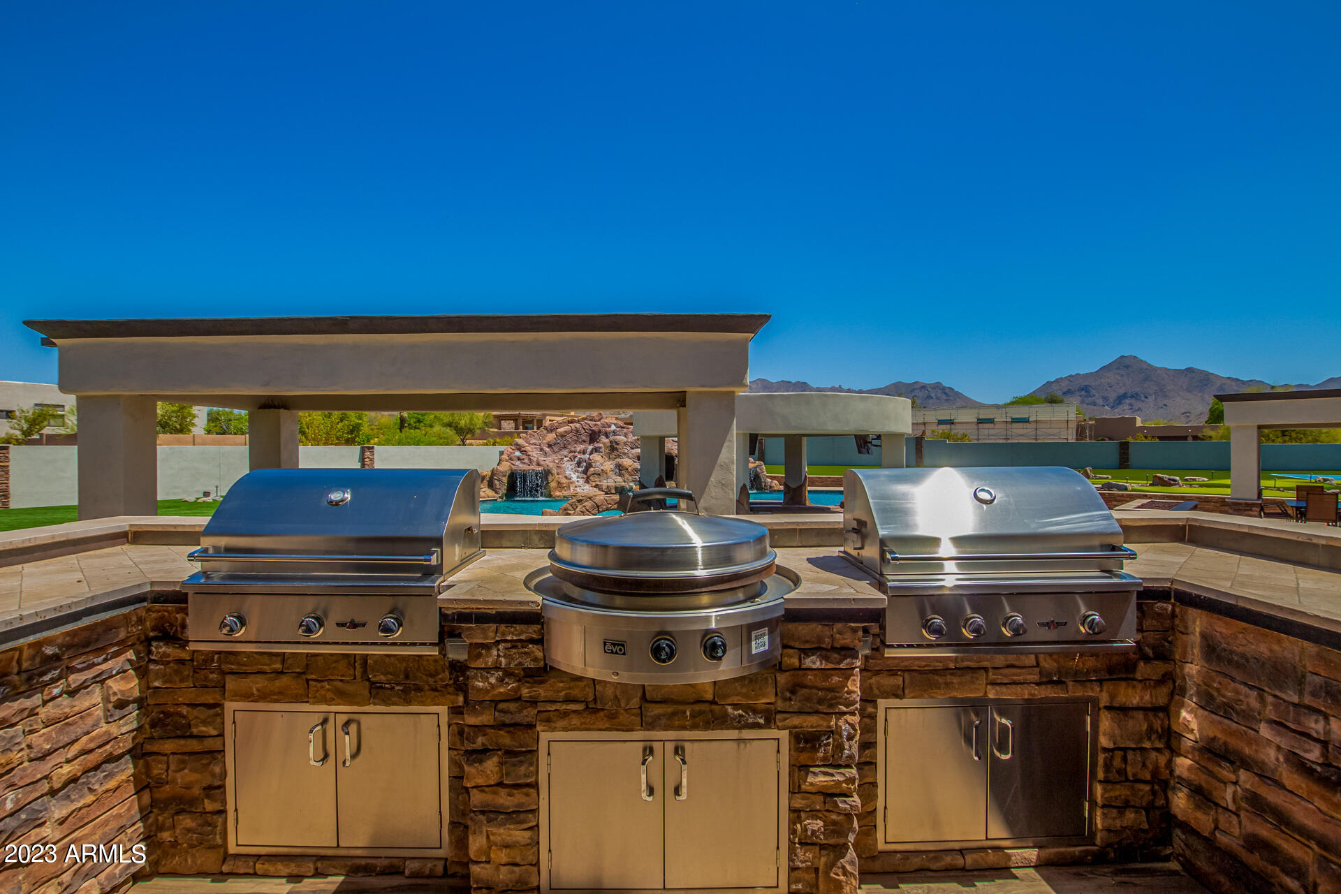 9202 E DIAMOND RIM Drive