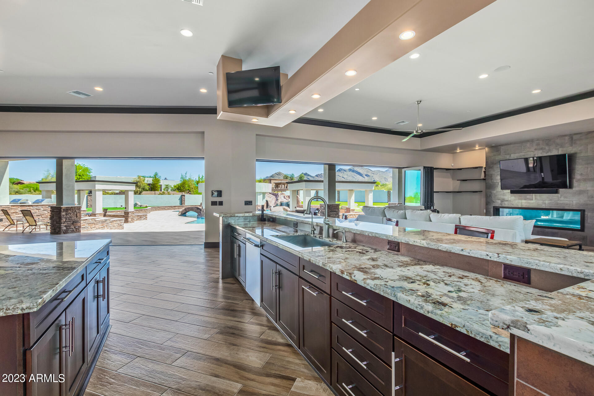 9202 E DIAMOND RIM Drive