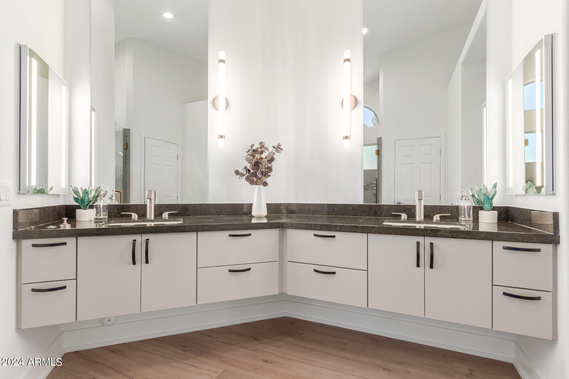 15704 W PICCADILLY Road