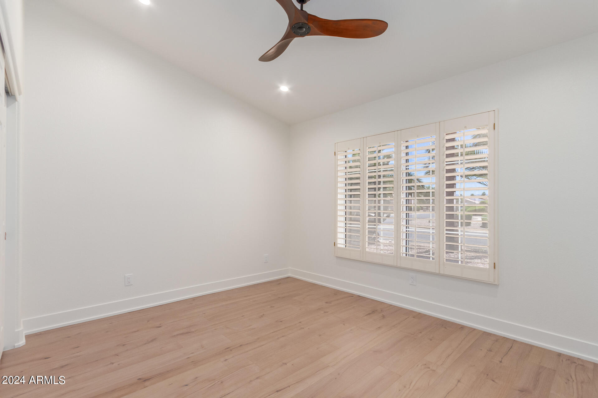 15704 W PICCADILLY Road