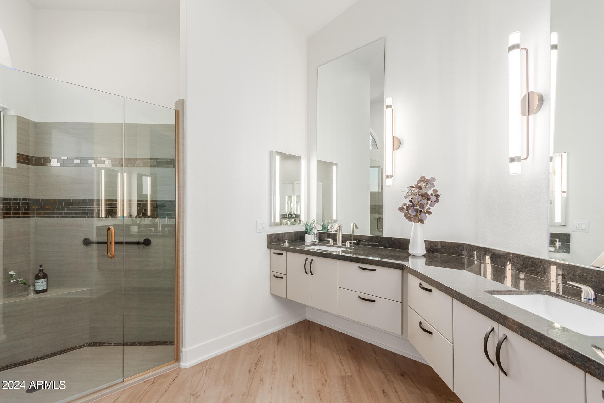 15704 W PICCADILLY Road