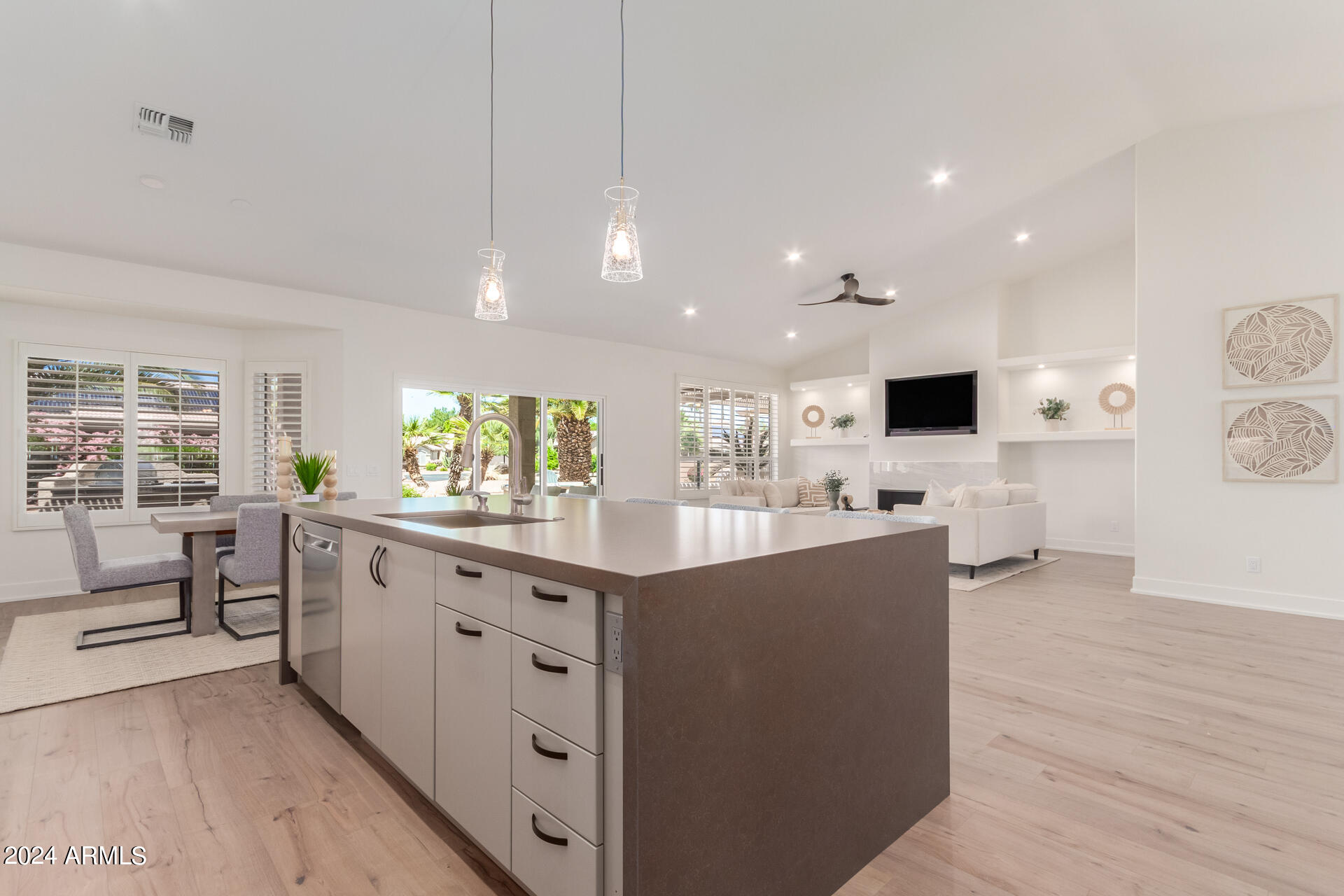 15704 W PICCADILLY Road