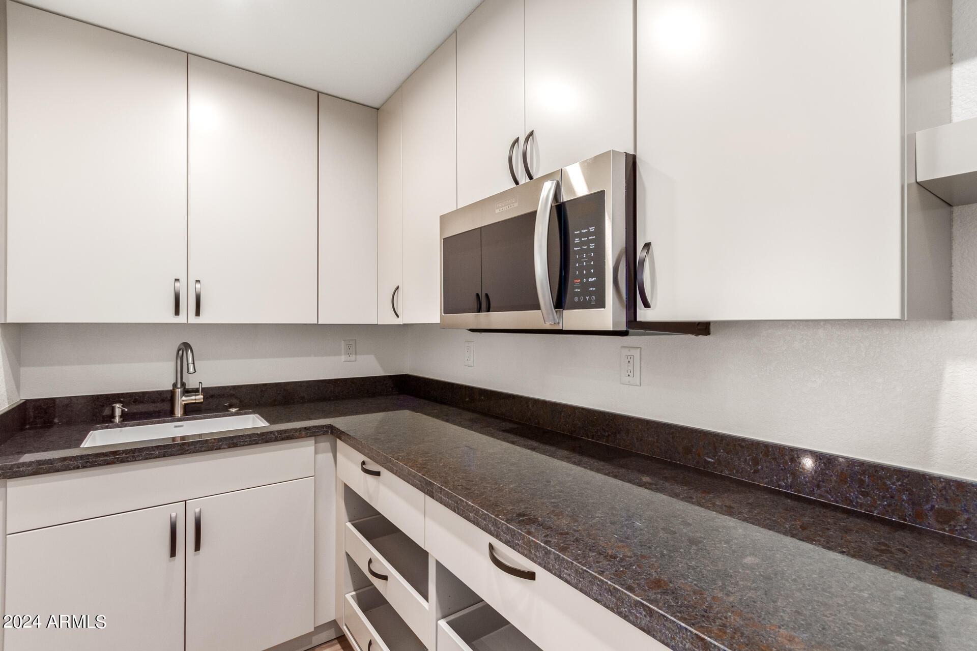 15704 W PICCADILLY Road