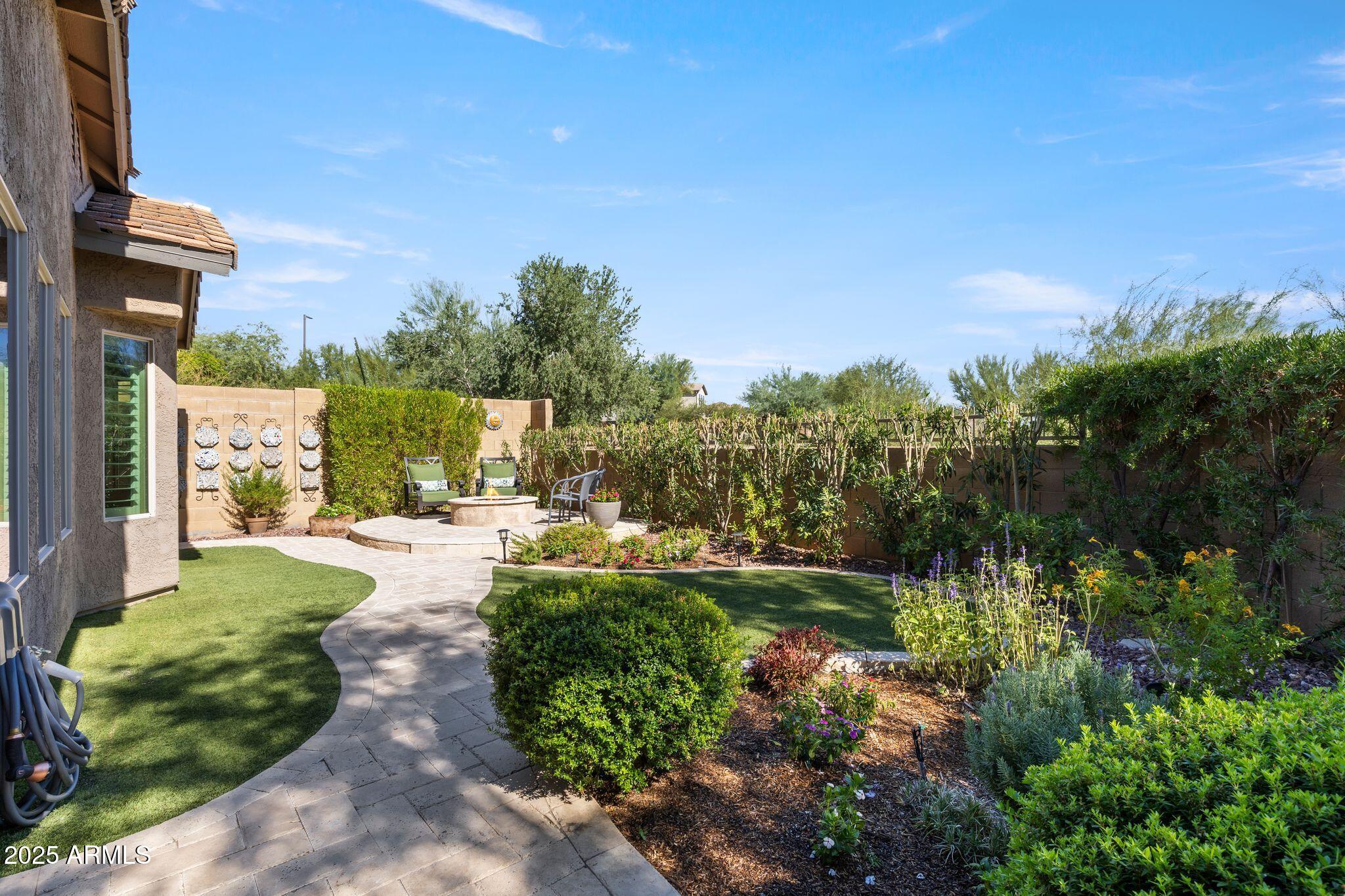 1849 W BUCKHORN Trail