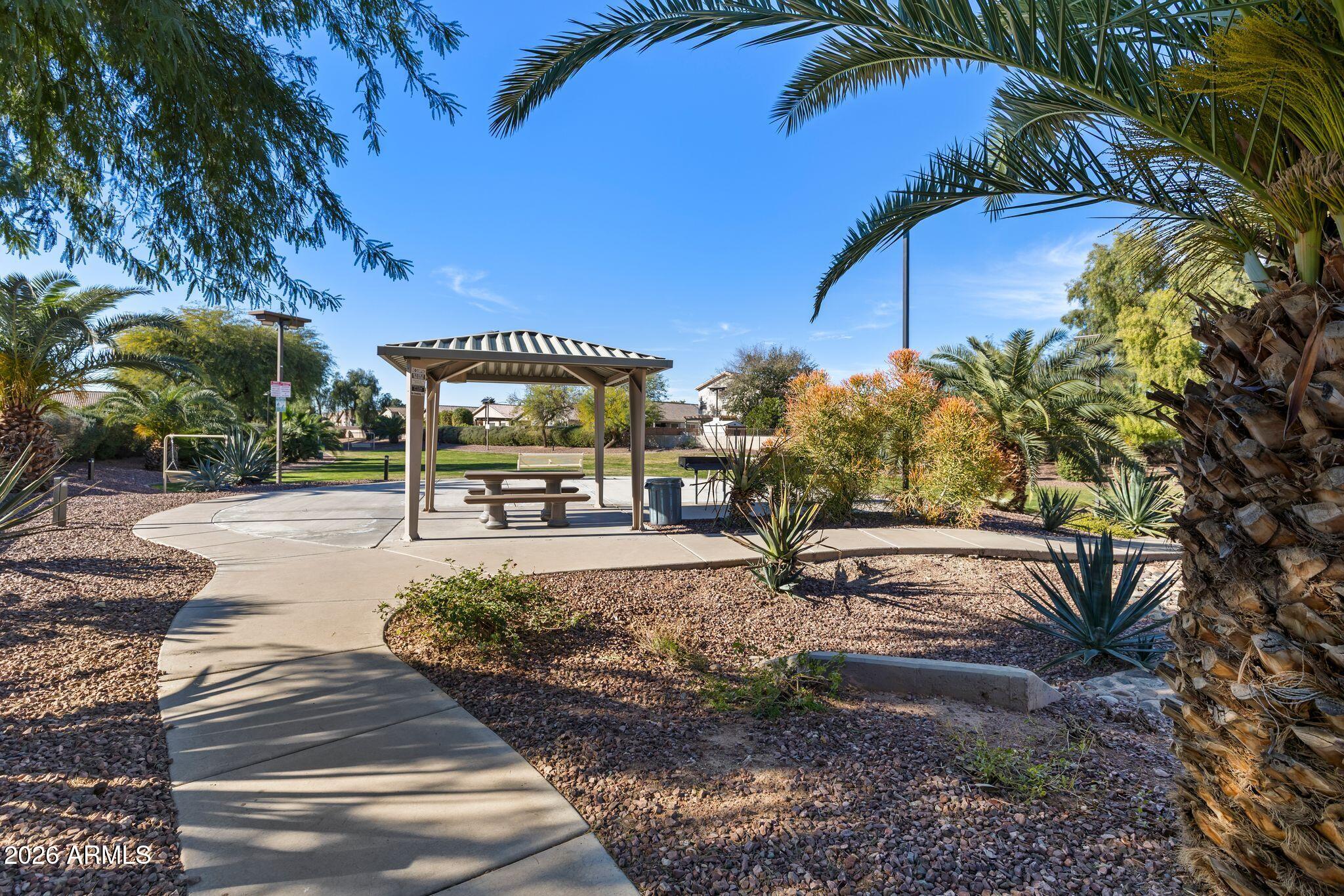 2650 E HARTFORD Avenue