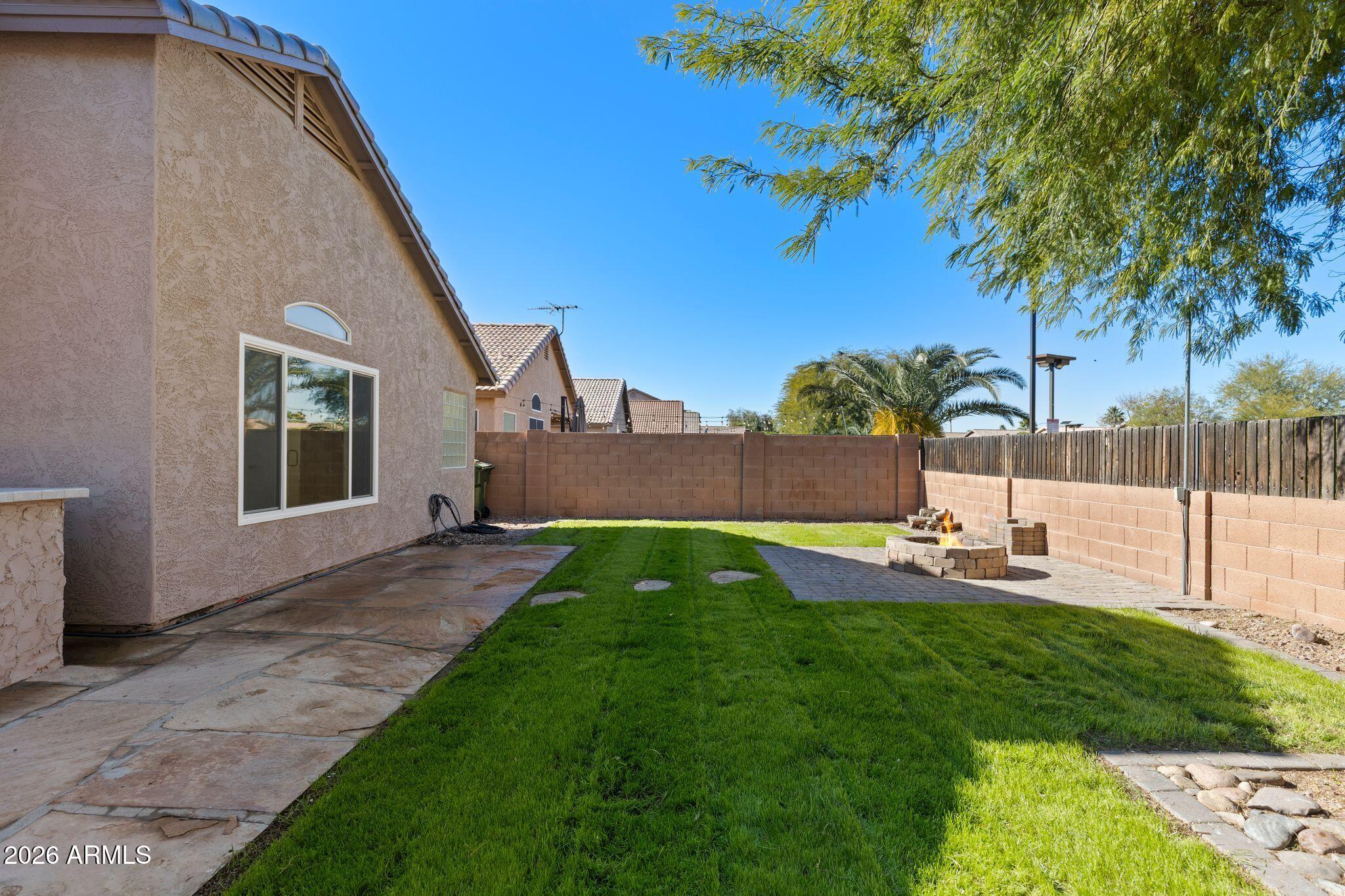 2650 E HARTFORD Avenue