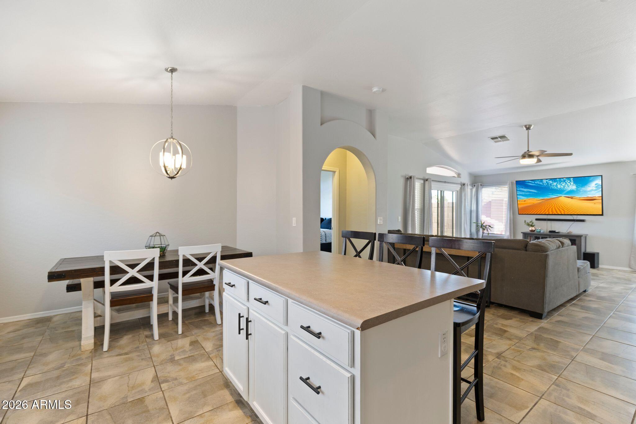 2650 E HARTFORD Avenue