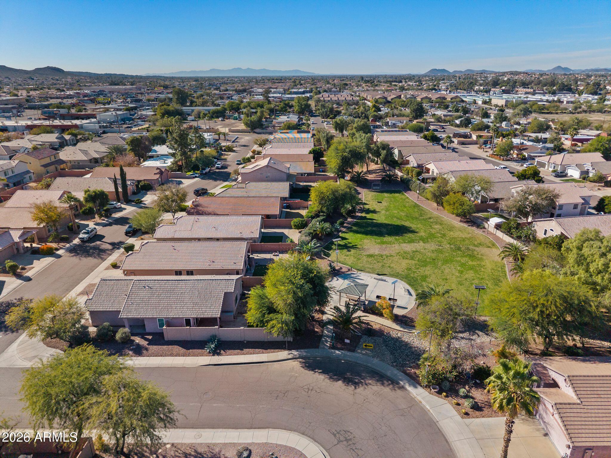 2650 E HARTFORD Avenue