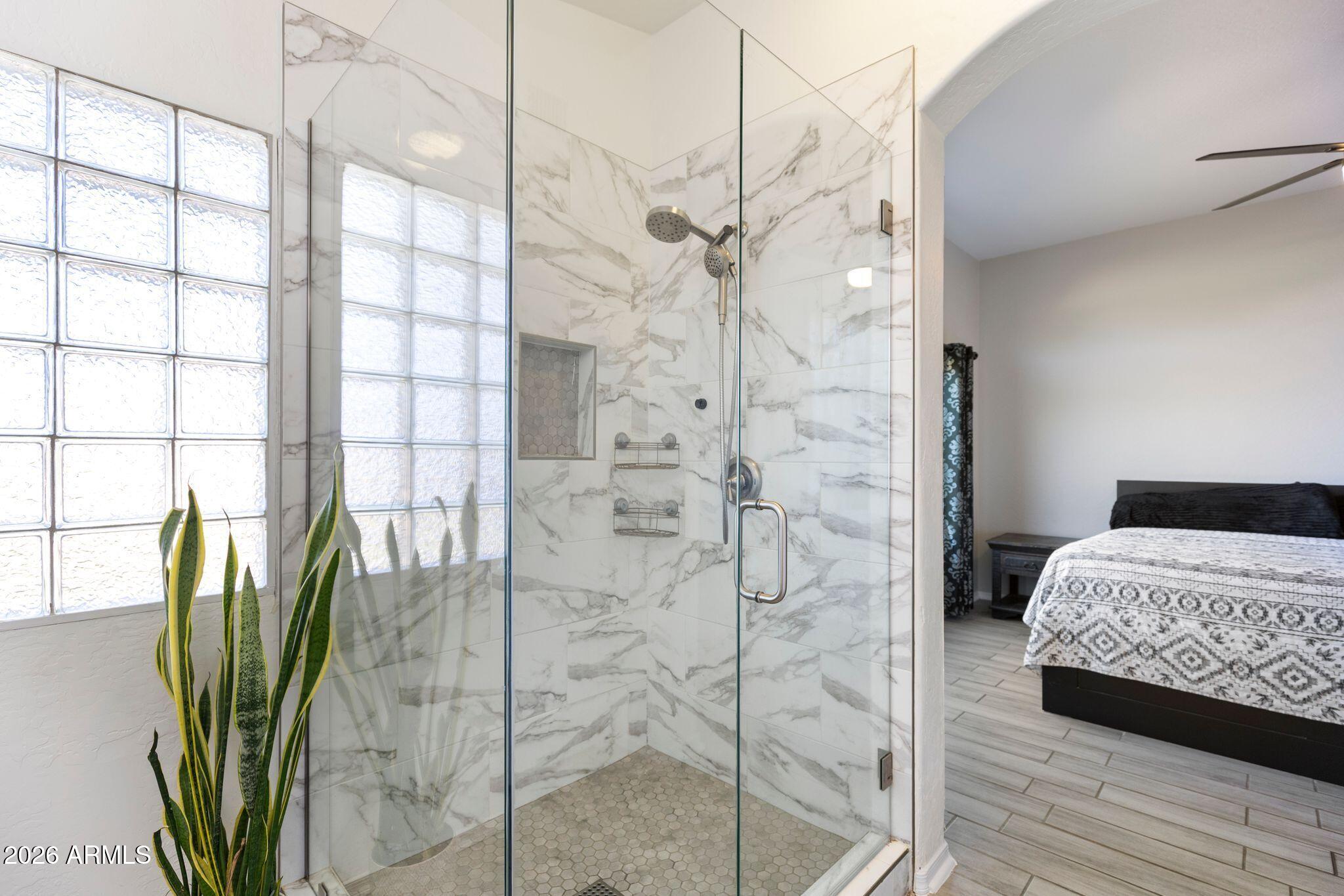 2650 E HARTFORD Avenue