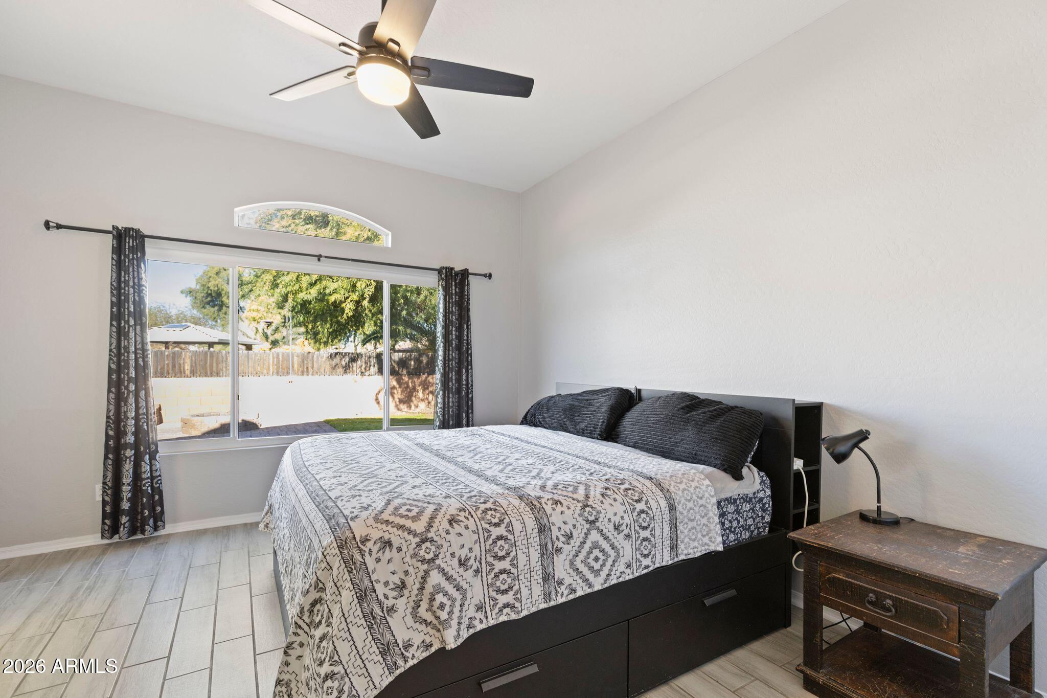 2650 E HARTFORD Avenue