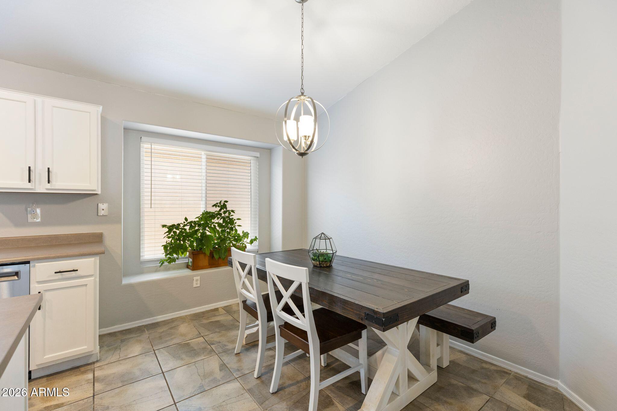 2650 E HARTFORD Avenue