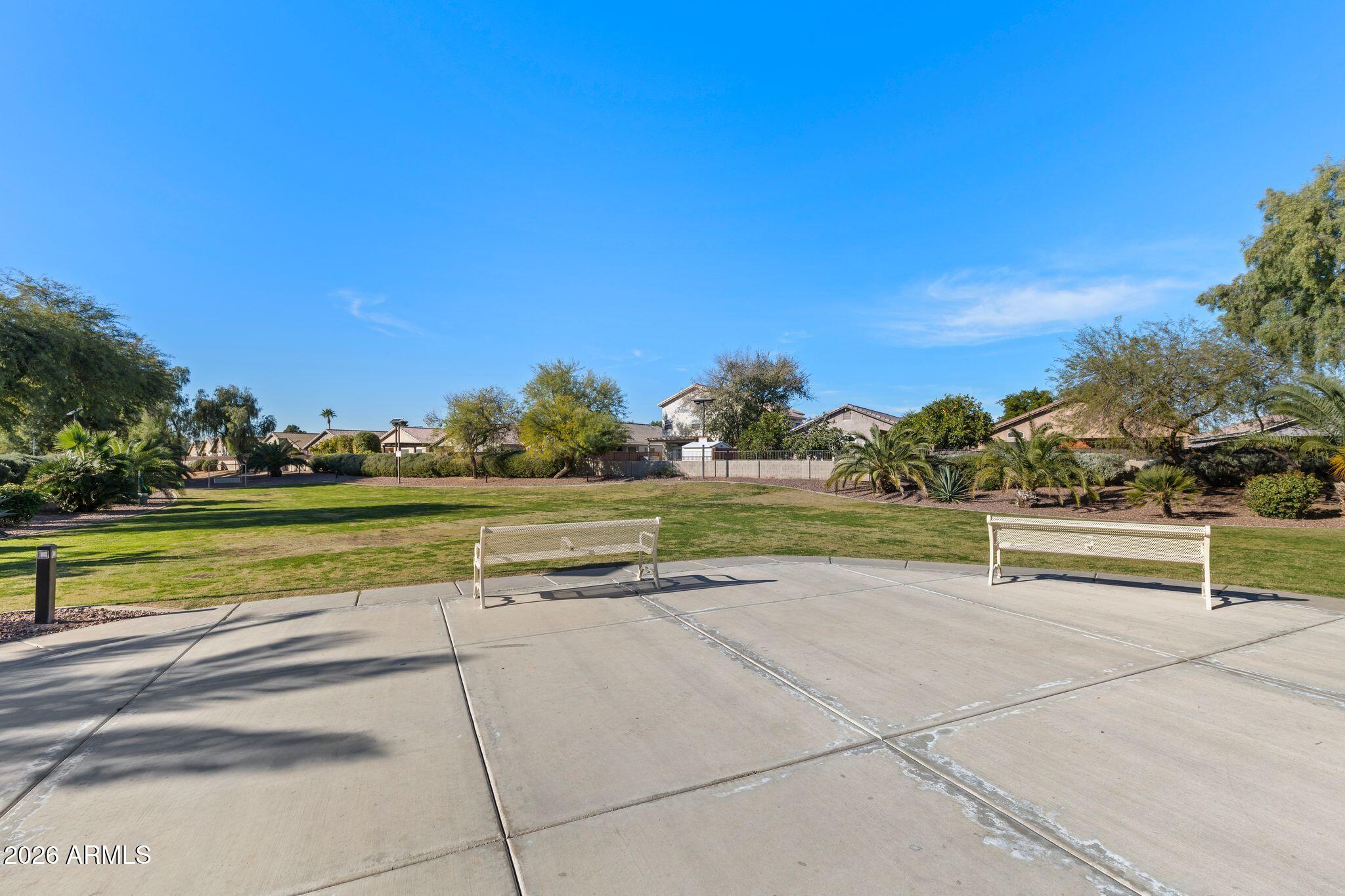 2650 E HARTFORD Avenue