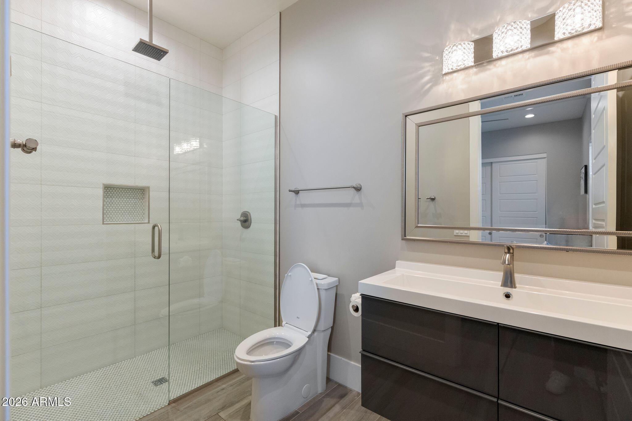 2252 E SOUTH MOUNTAIN Avenue