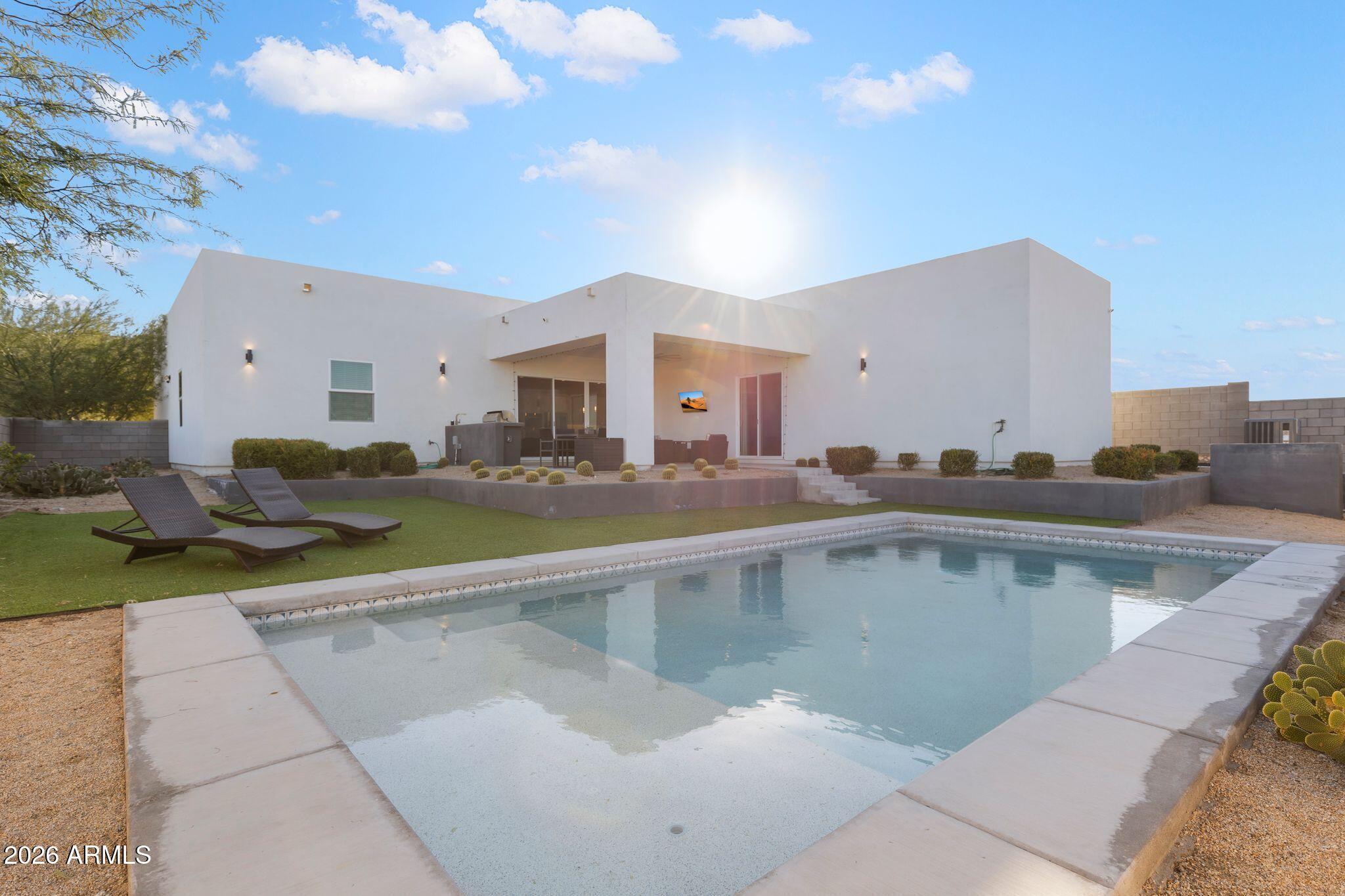 2252 E SOUTH MOUNTAIN Avenue