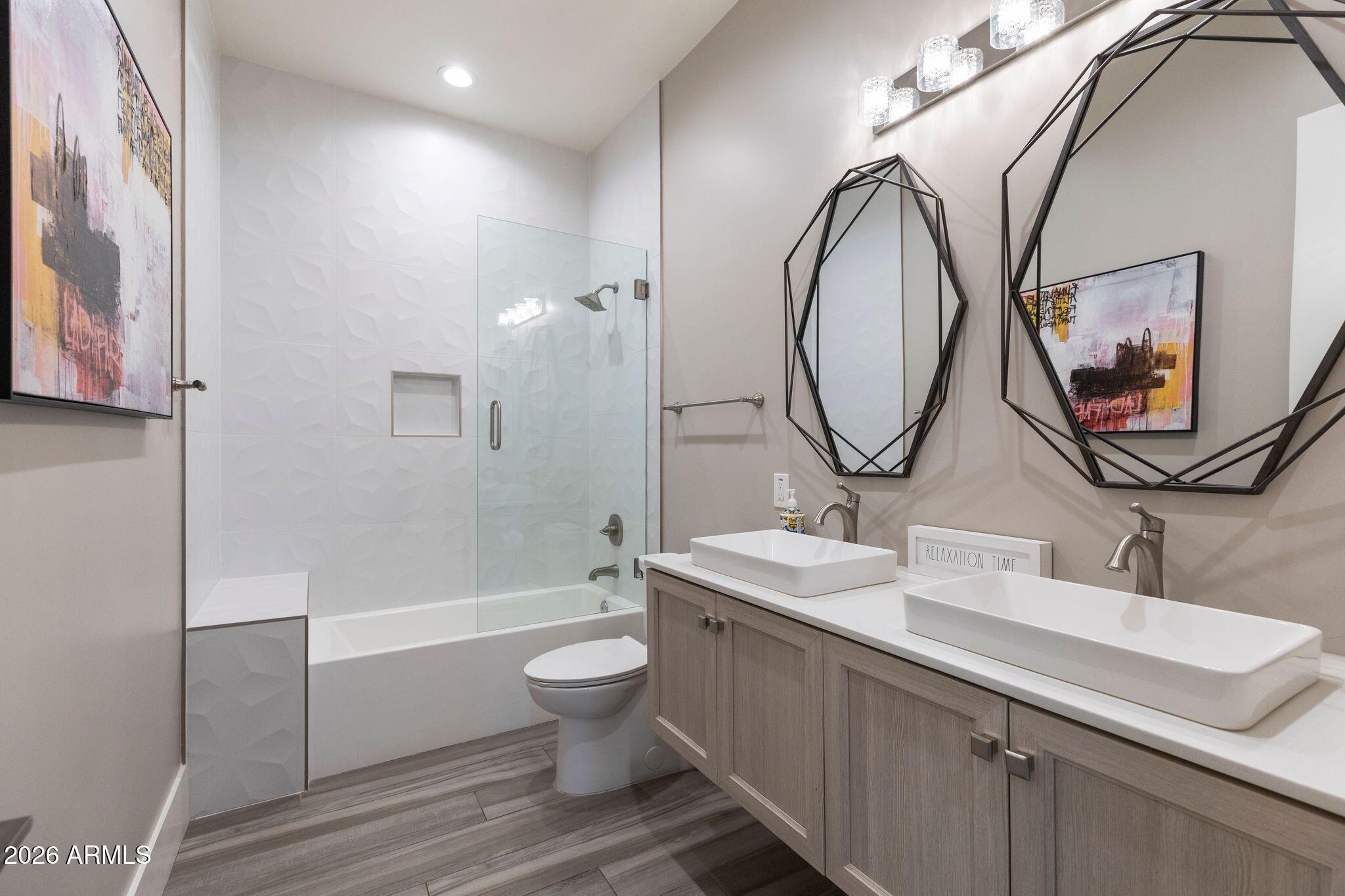 2252 E SOUTH MOUNTAIN Avenue