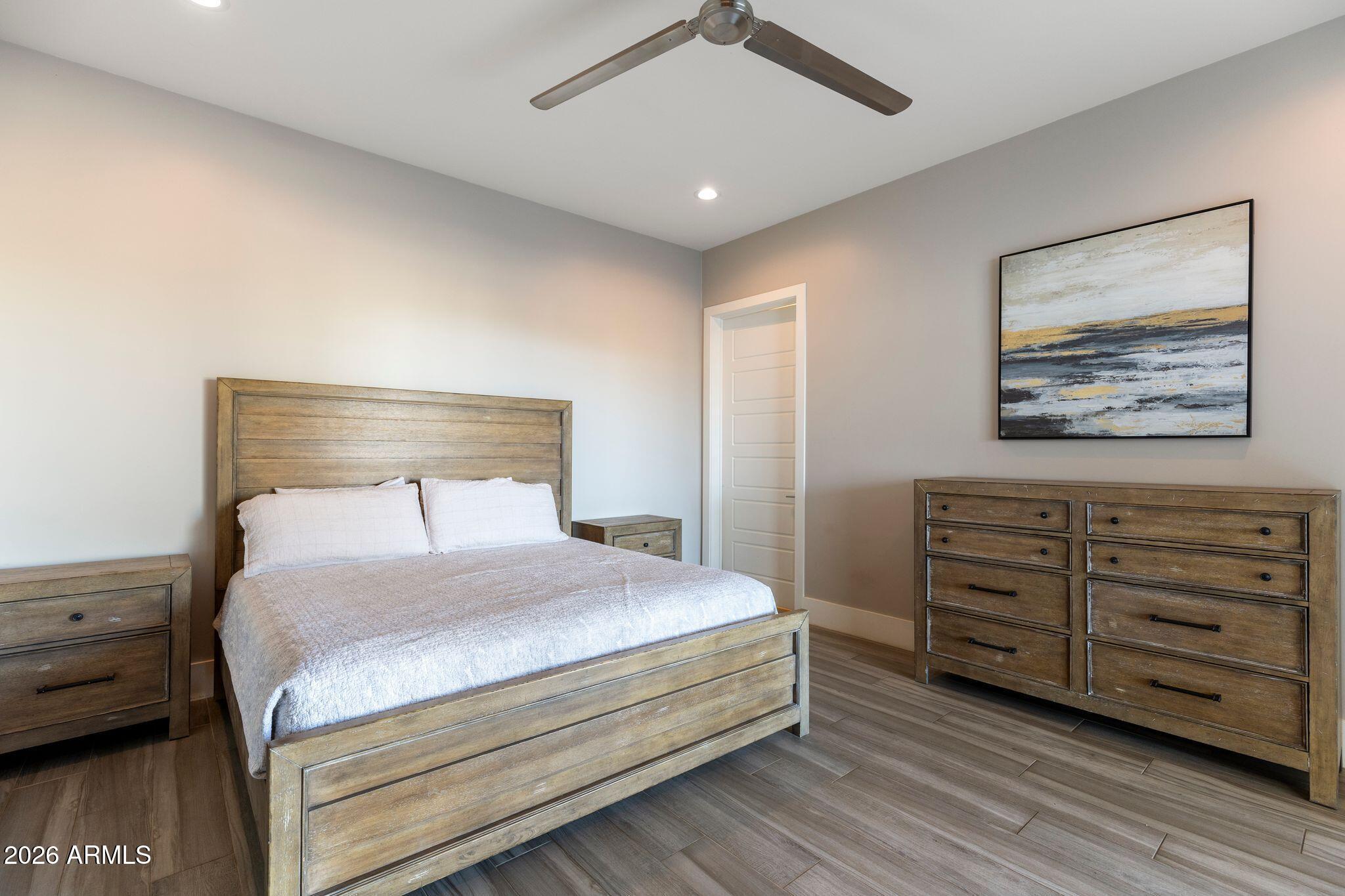 2252 E SOUTH MOUNTAIN Avenue