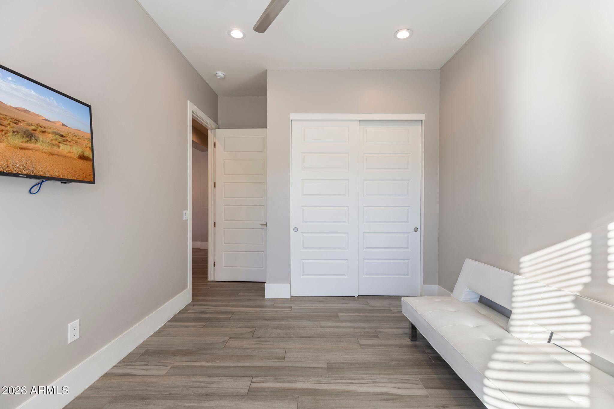 2252 E SOUTH MOUNTAIN Avenue