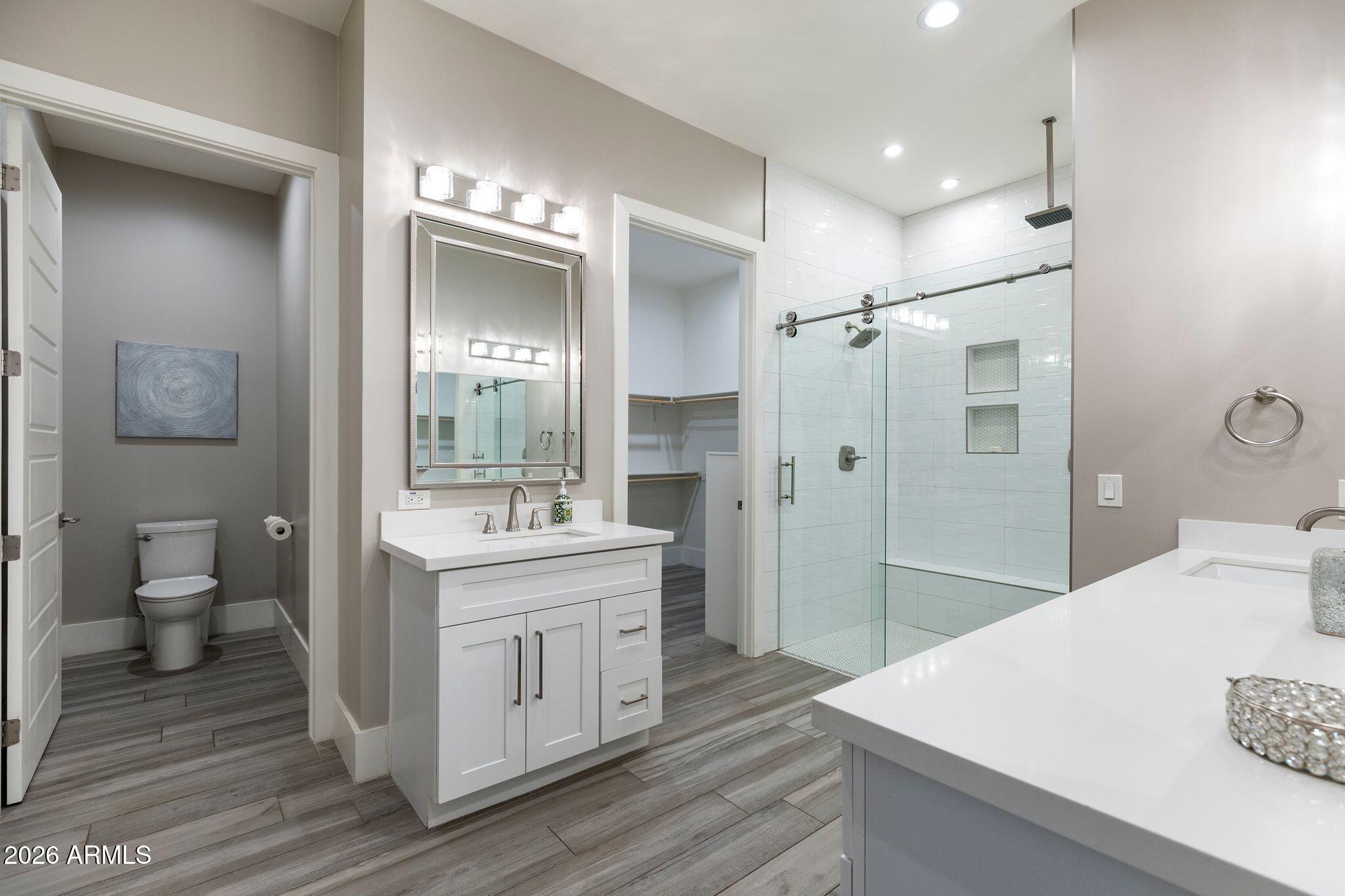 2252 E SOUTH MOUNTAIN Avenue