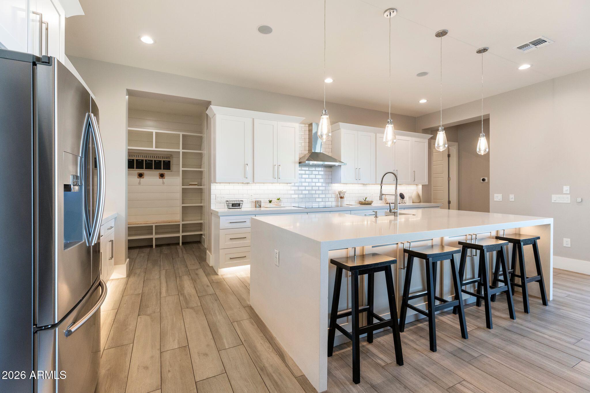 2252 E SOUTH MOUNTAIN Avenue