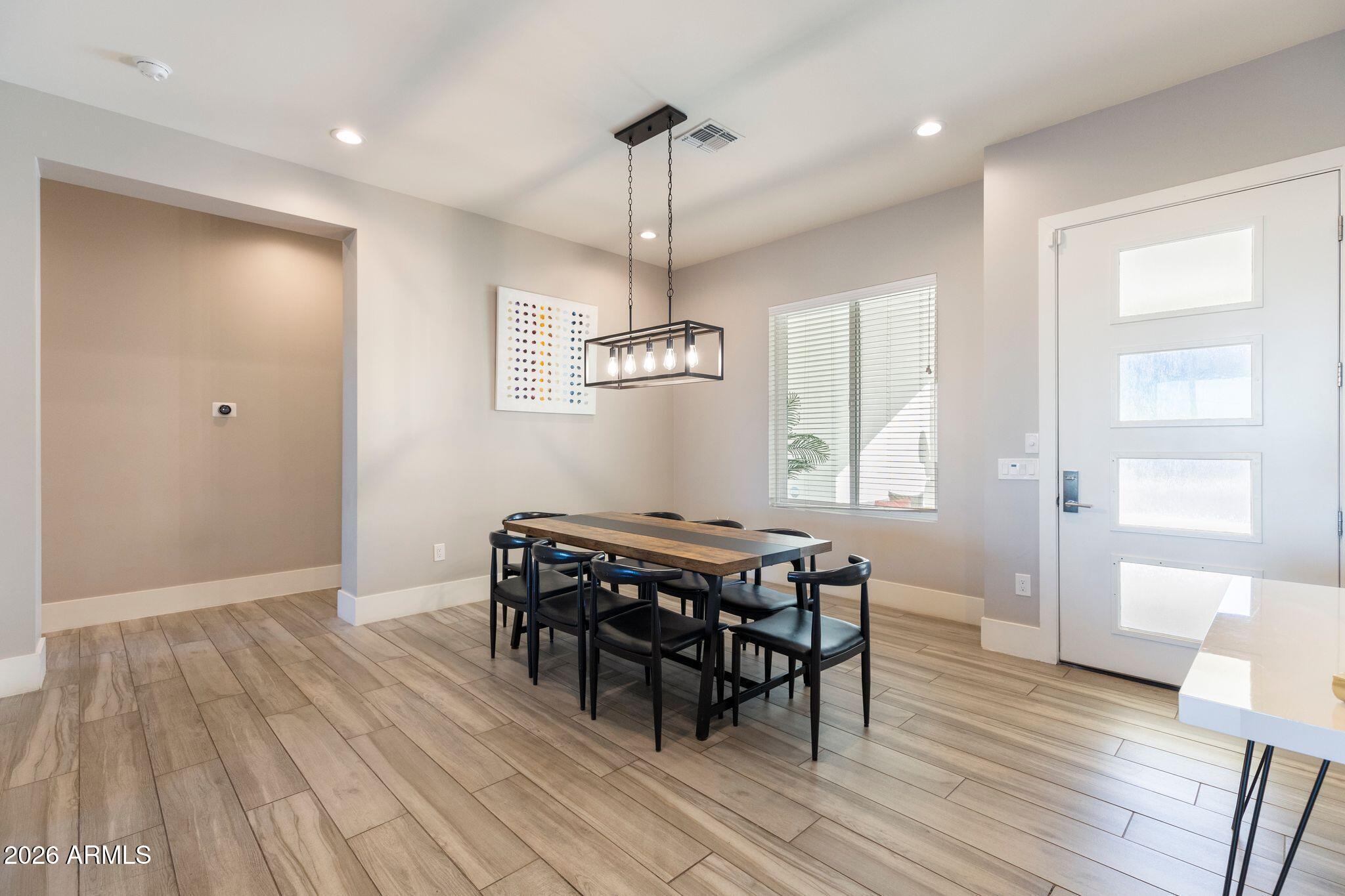 2252 E SOUTH MOUNTAIN Avenue