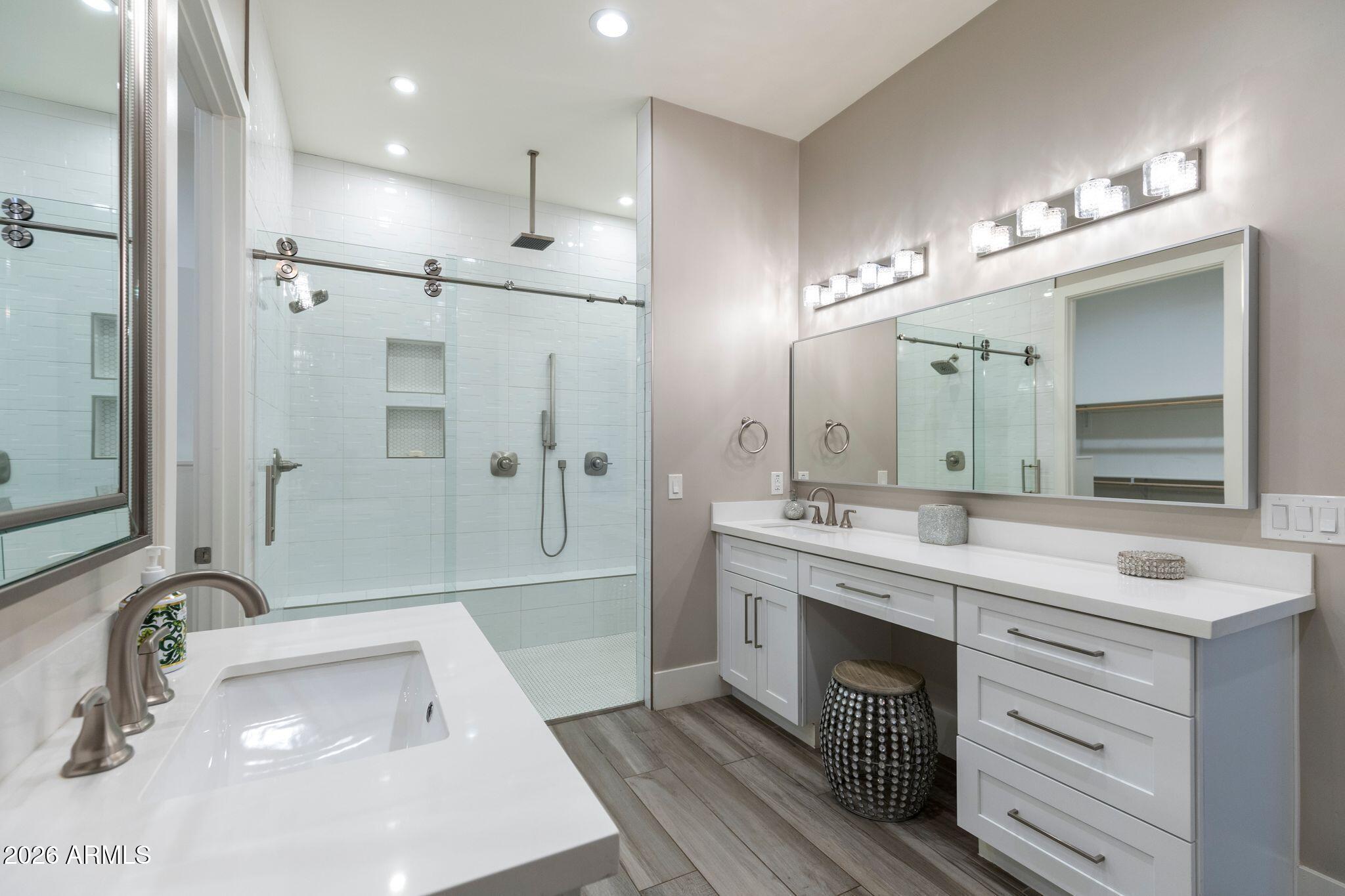 2252 E SOUTH MOUNTAIN Avenue