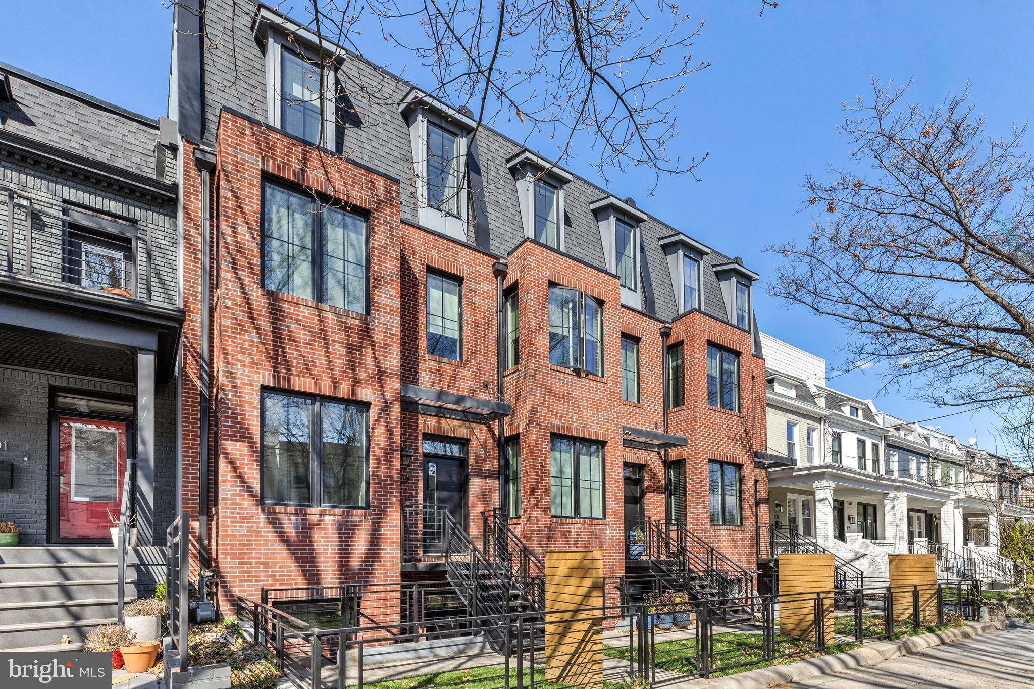 527 Longfellow St NW #1