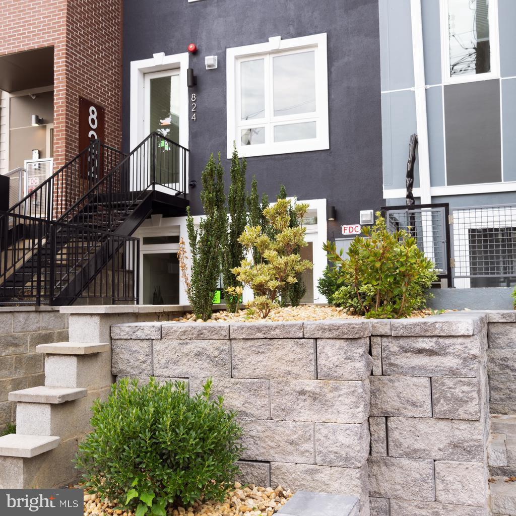 824 Kennedy St NW #1