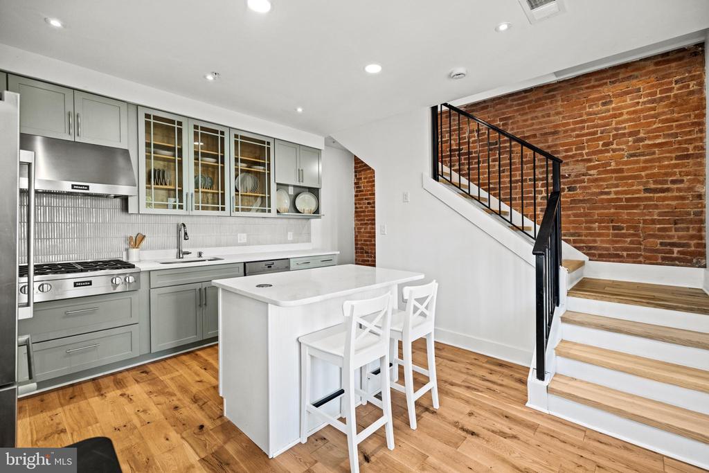 119 Bates St NW #2