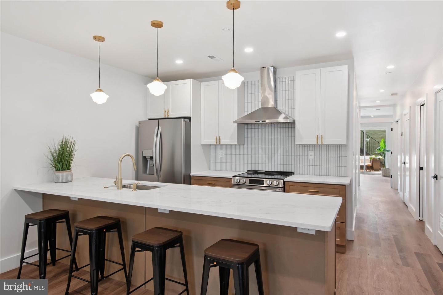 318 Webster St NW #1