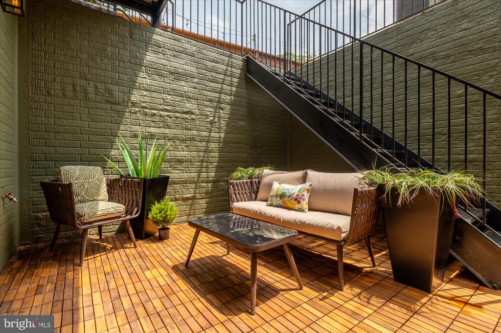 318 Webster St NW #1