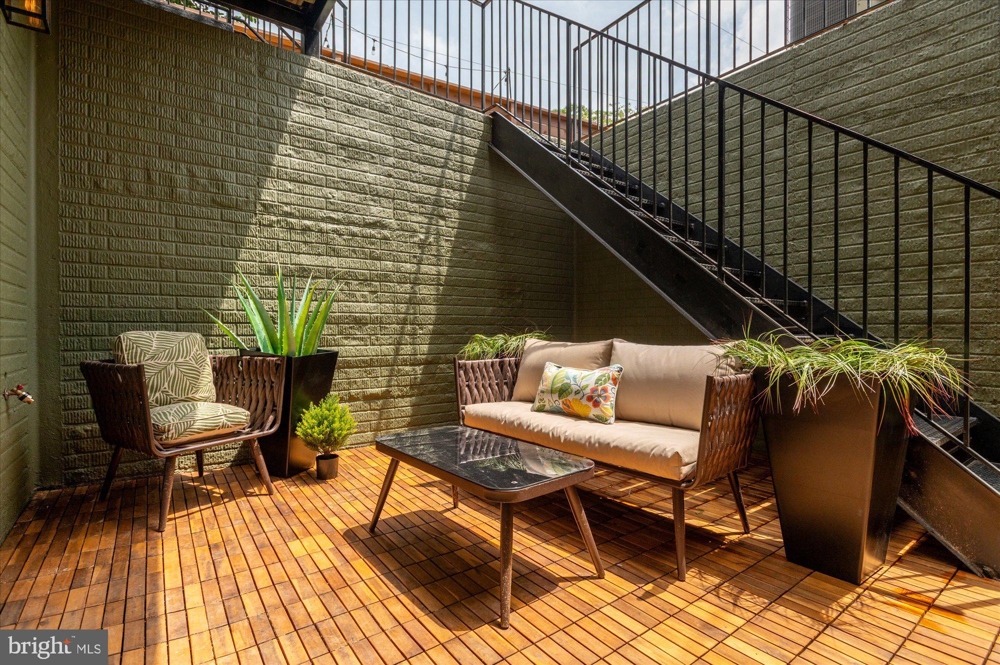 318 Webster St NW #1