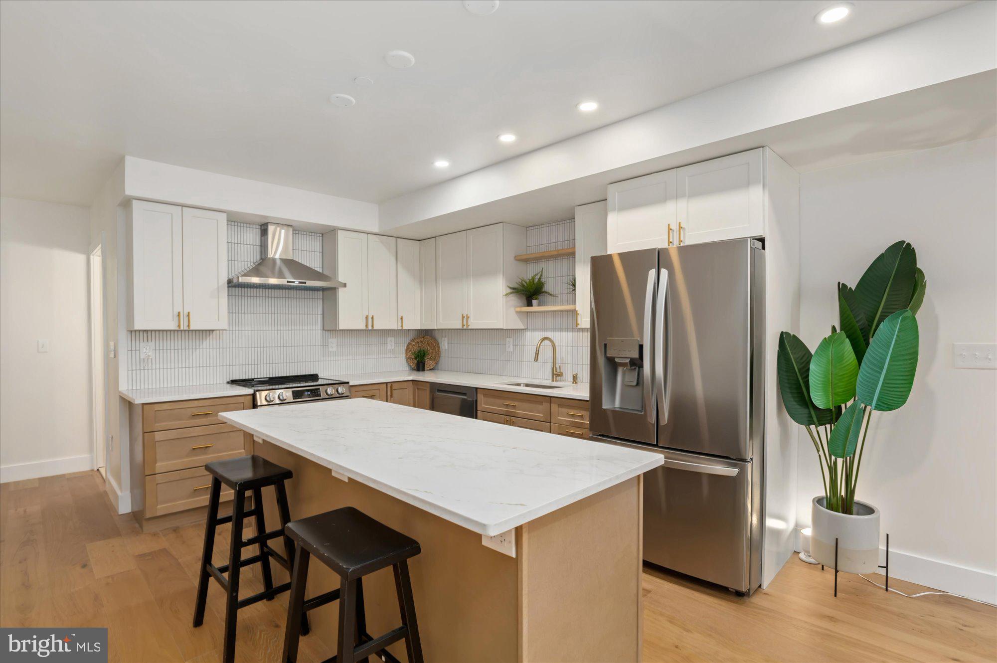 318 Webster St NW #2
