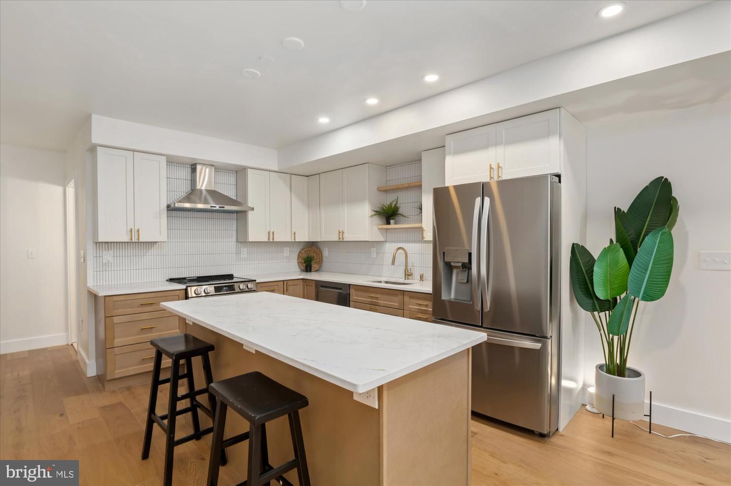 318 Webster St NW #2