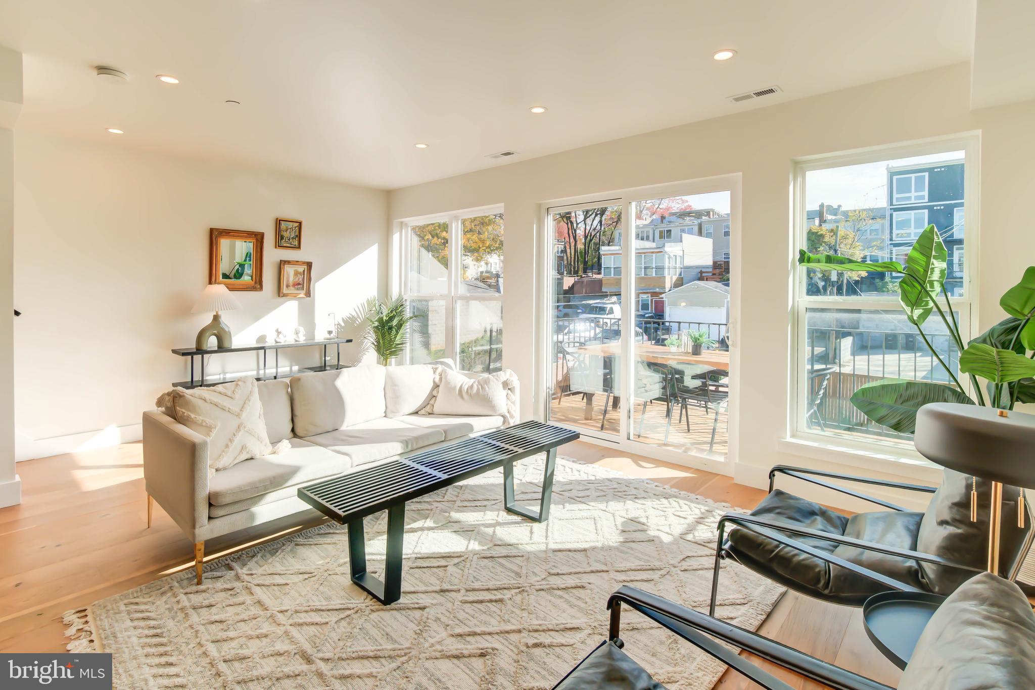 318 Webster St NW #3